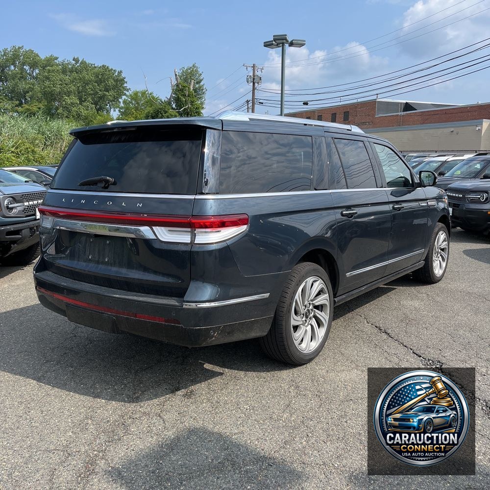 2022 Lincoln Navigator L Reserve