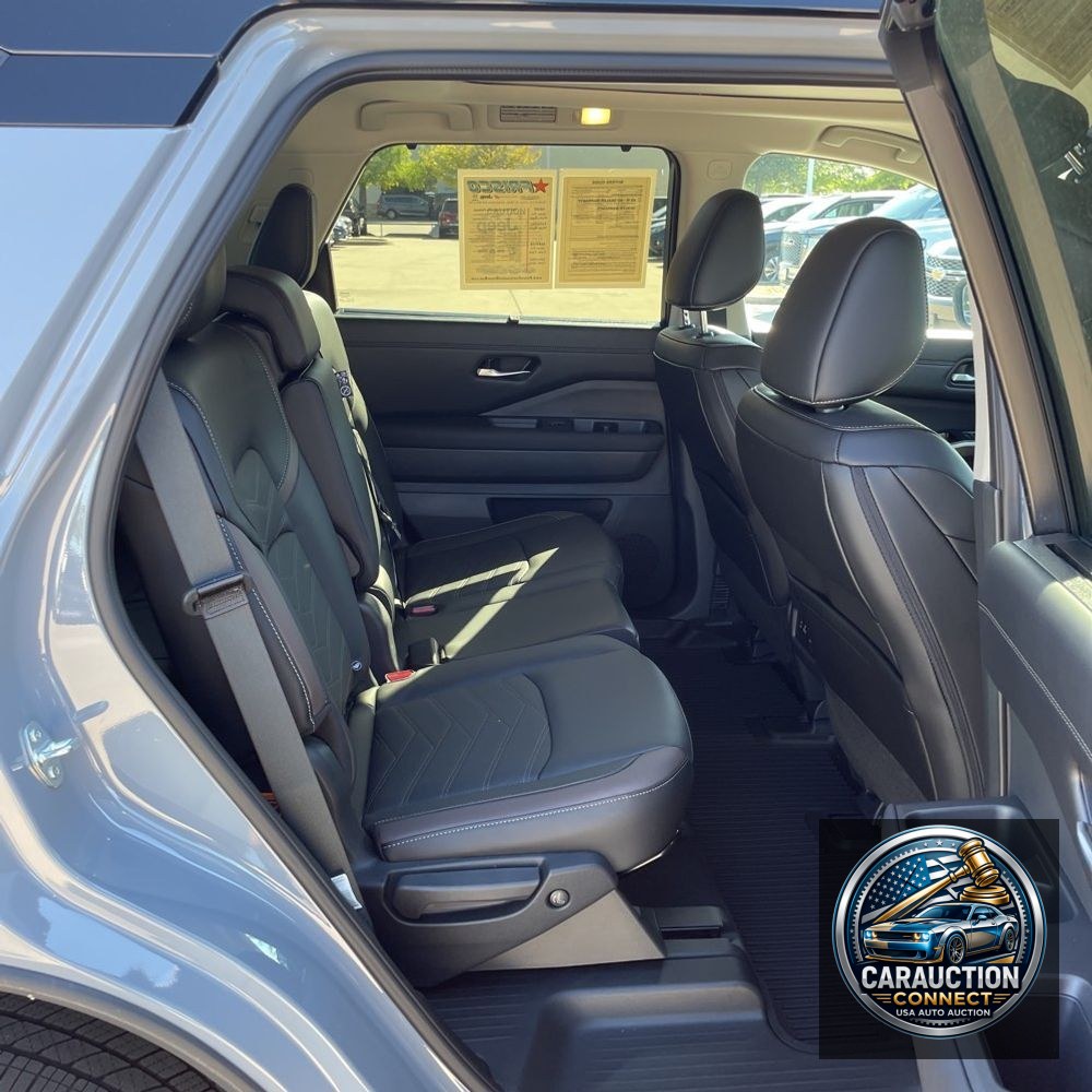 2025 Nissan Pathfinder Platinum