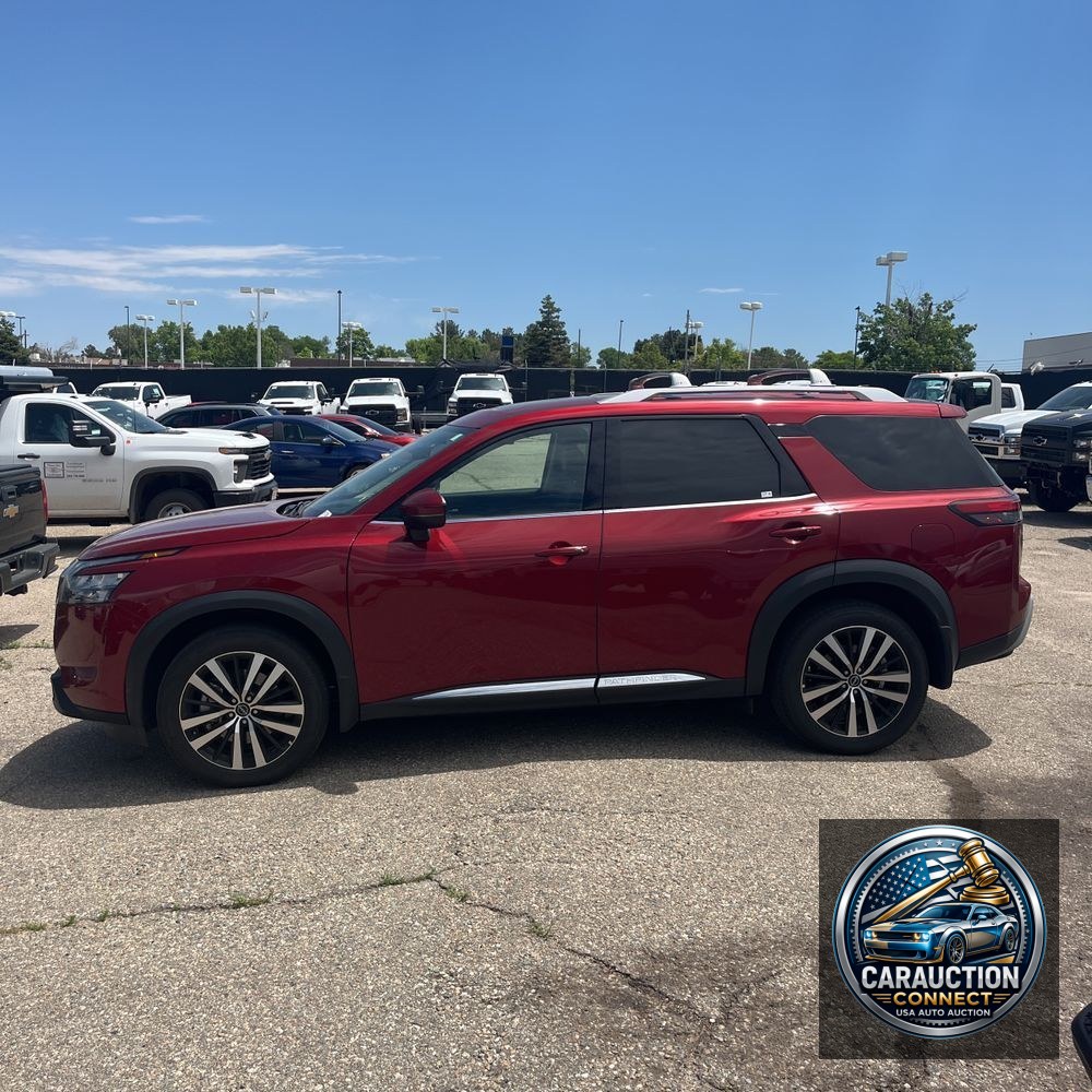 2025 Nissan Pathfinder Platinum 4D SUV FWD