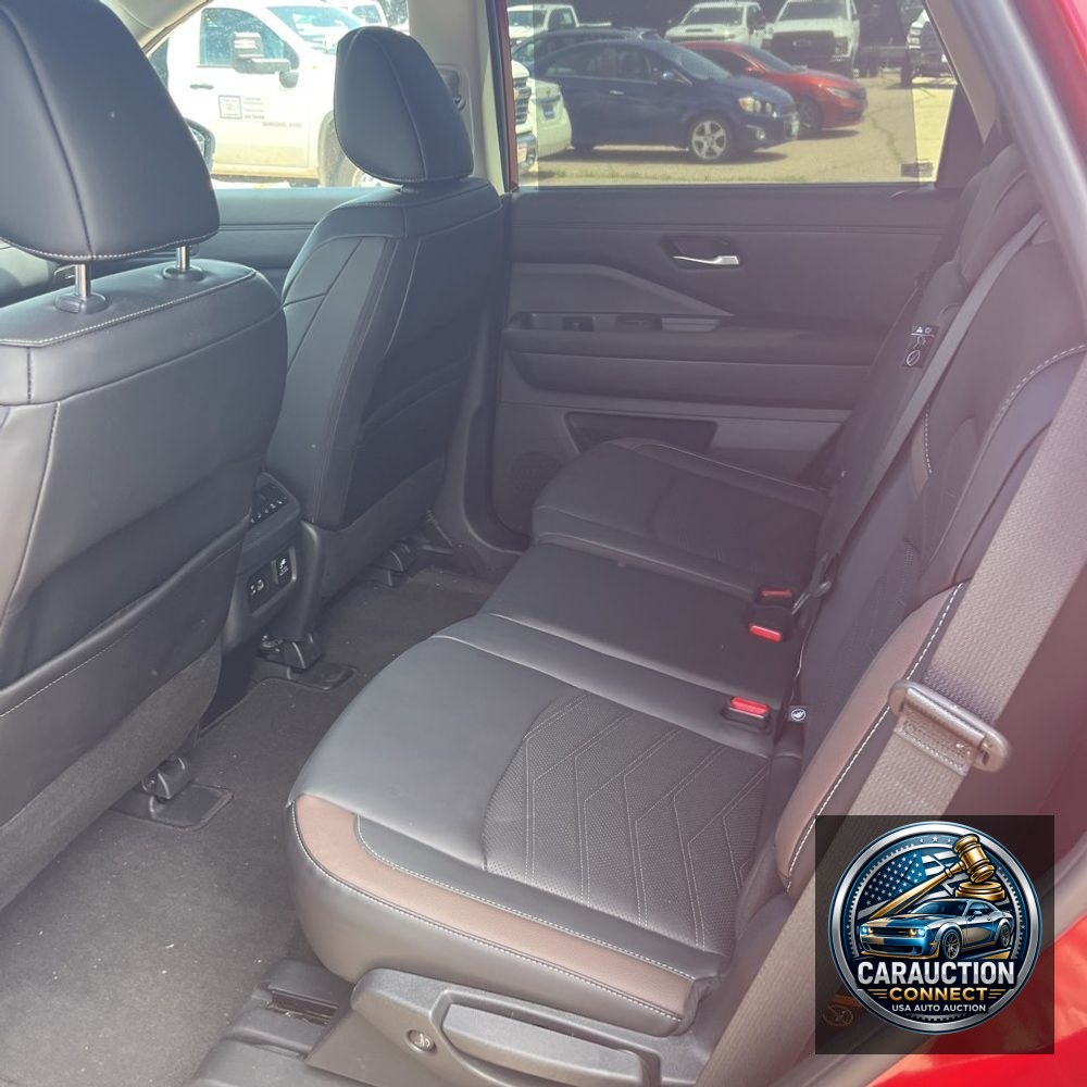 2025 Nissan Pathfinder Platinum 4D SUV FWD