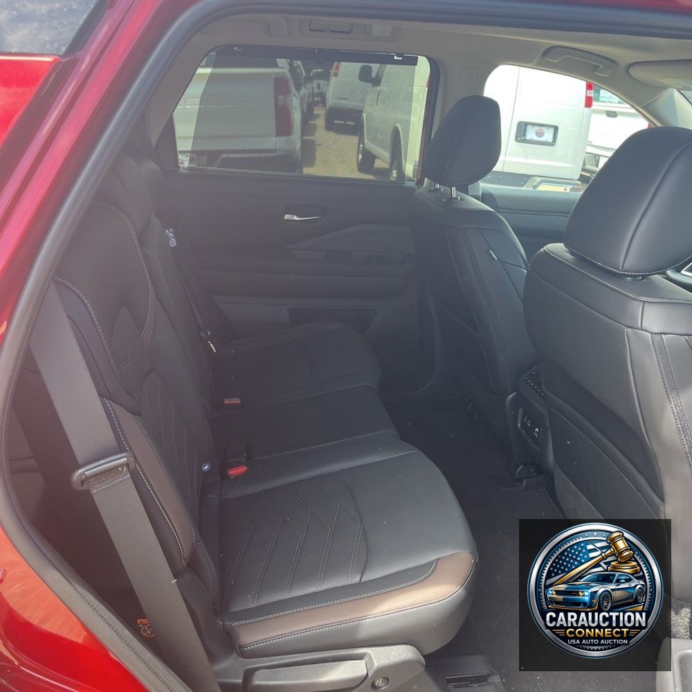 2025 Nissan Pathfinder Platinum 4D SUV FWD
