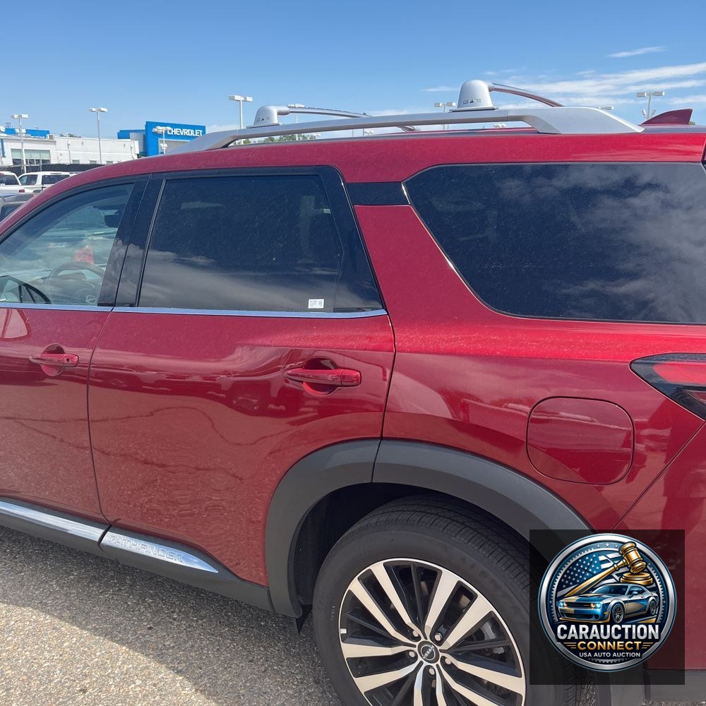 2025 Nissan Pathfinder Platinum 4D SUV FWD