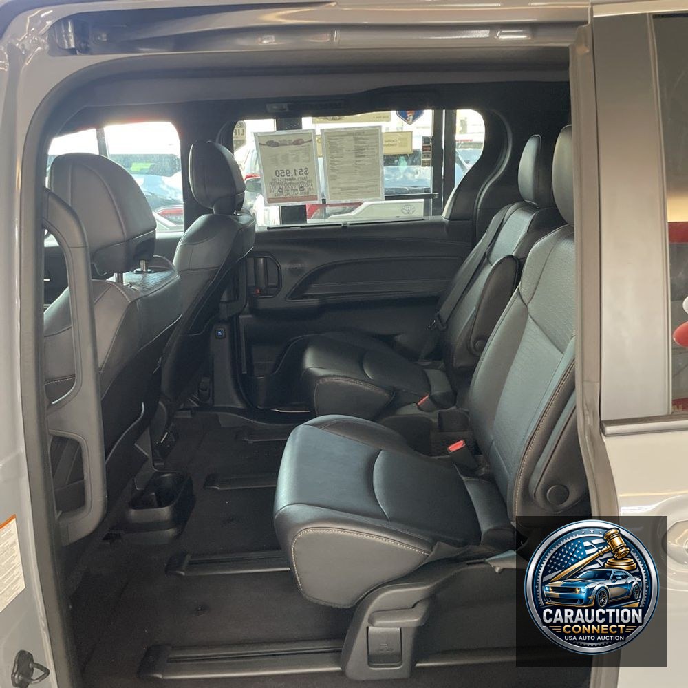 2024 Toyota Sienna Woodland Edition