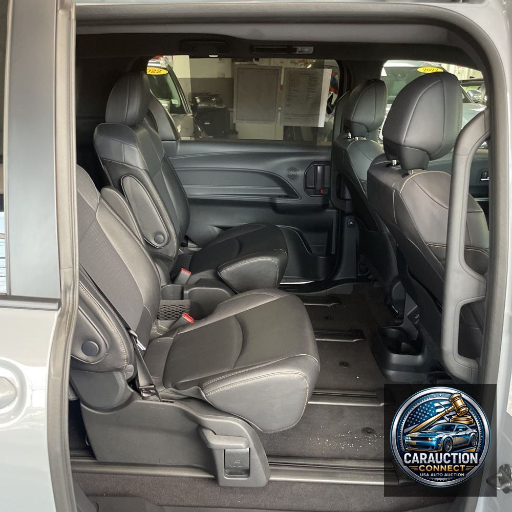 2024 Toyota Sienna Woodland Edition