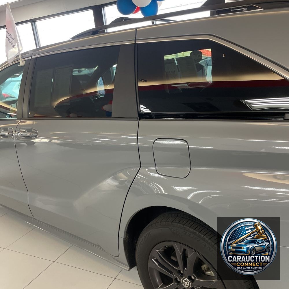 2024 Toyota Sienna Woodland Edition