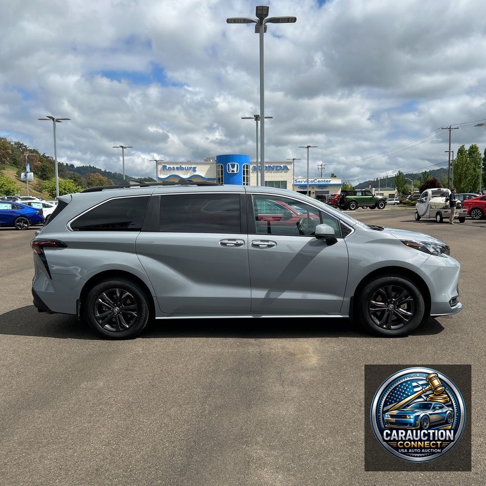 2024 Toyota Sienna Woodland Edition