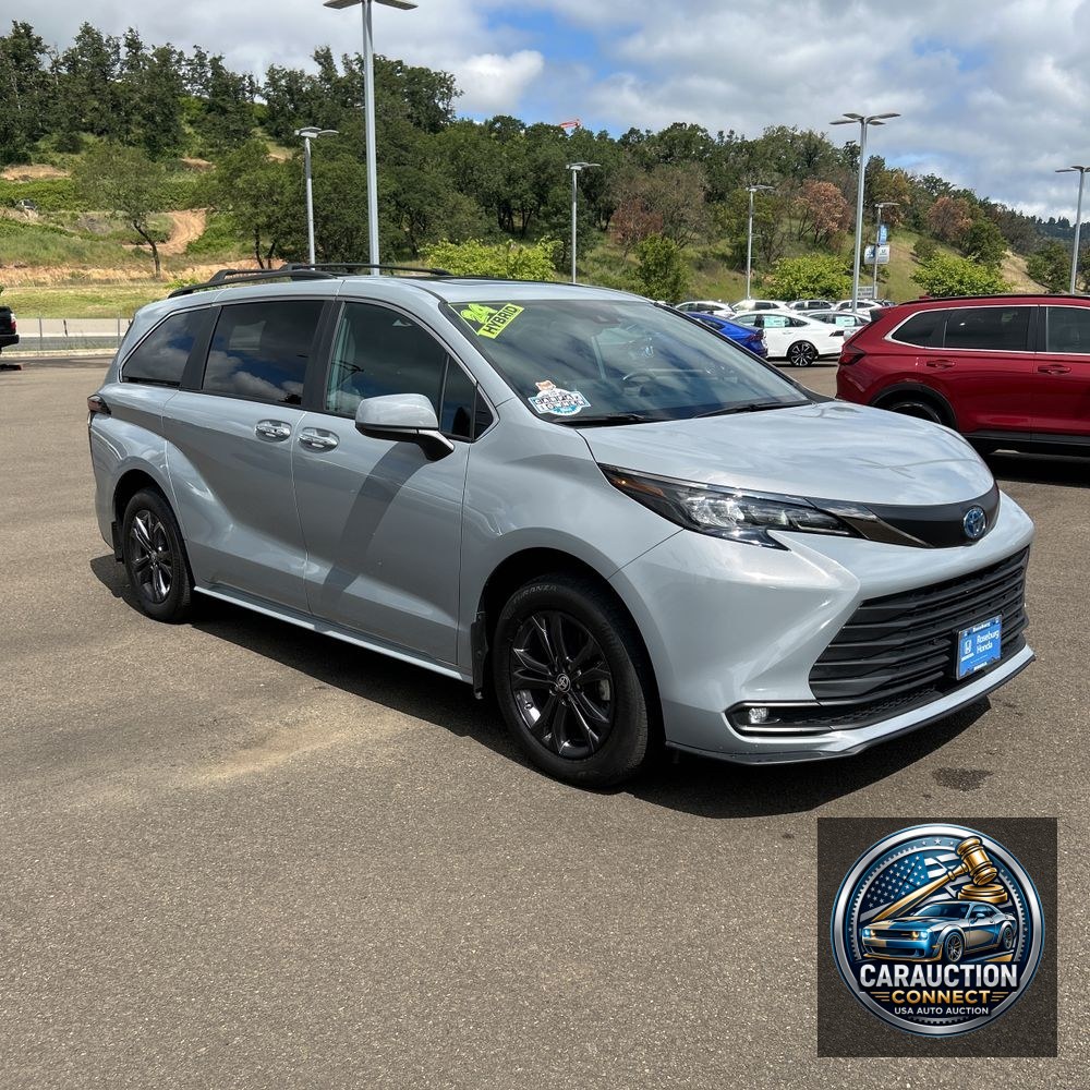 2024 Toyota Sienna Woodland Edition