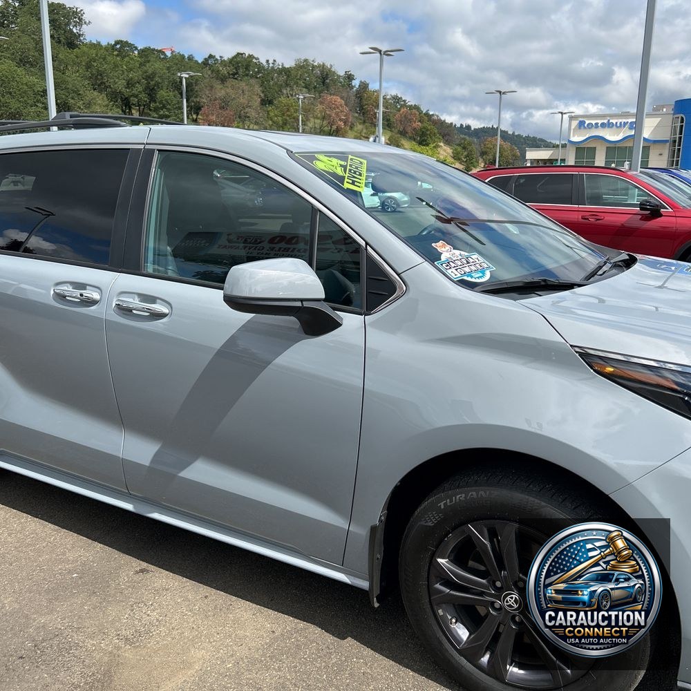 2024 Toyota Sienna Woodland Edition