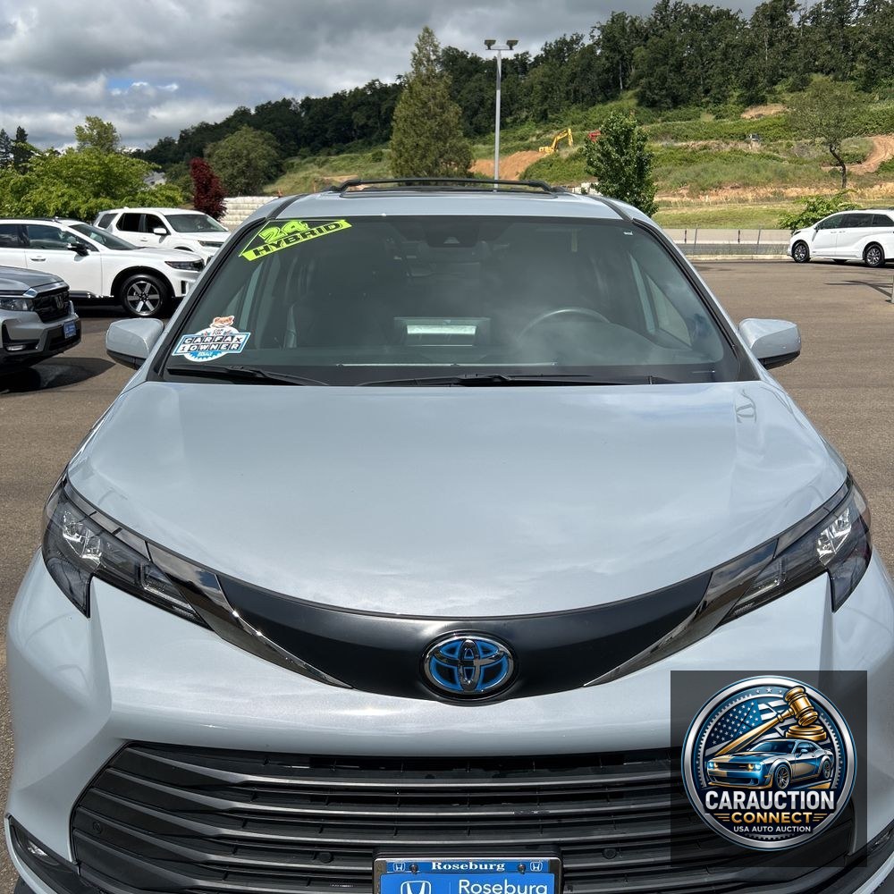 2024 Toyota Sienna Woodland Edition