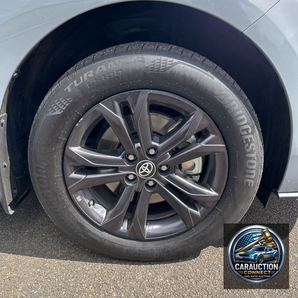 2024 Toyota Sienna Woodland Edition