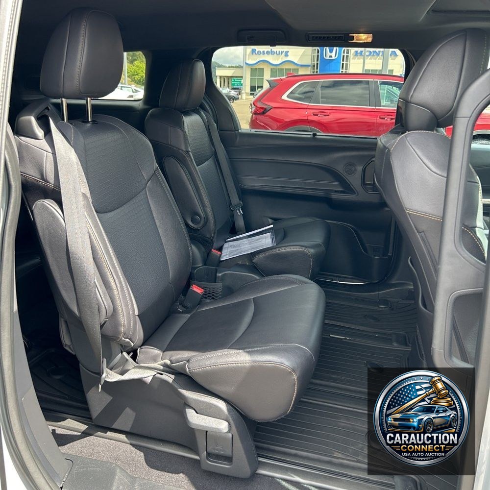 2024 Toyota Sienna Woodland Edition