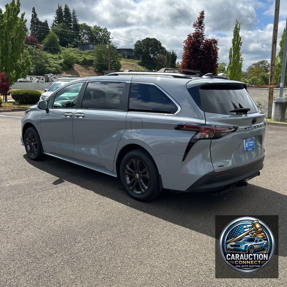 2024 Toyota Sienna Woodland Edition