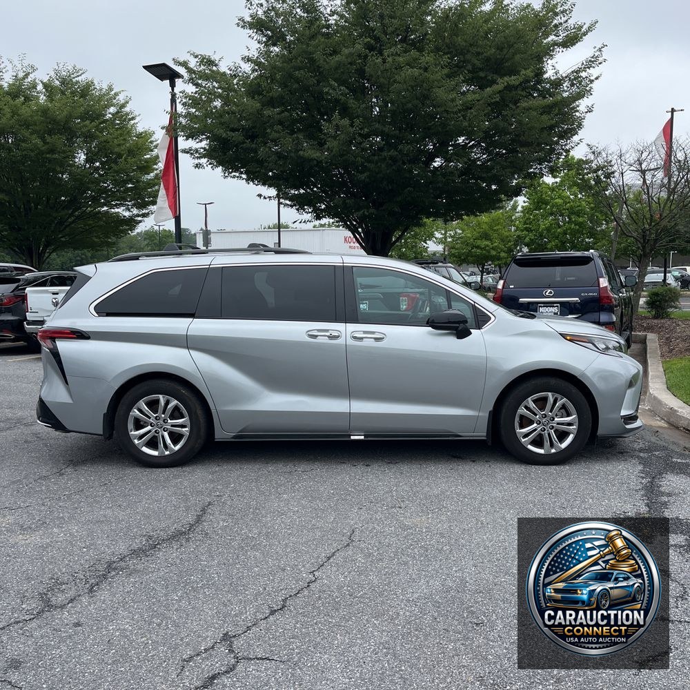 2022 Toyota Sienna XSE 7-Passenger