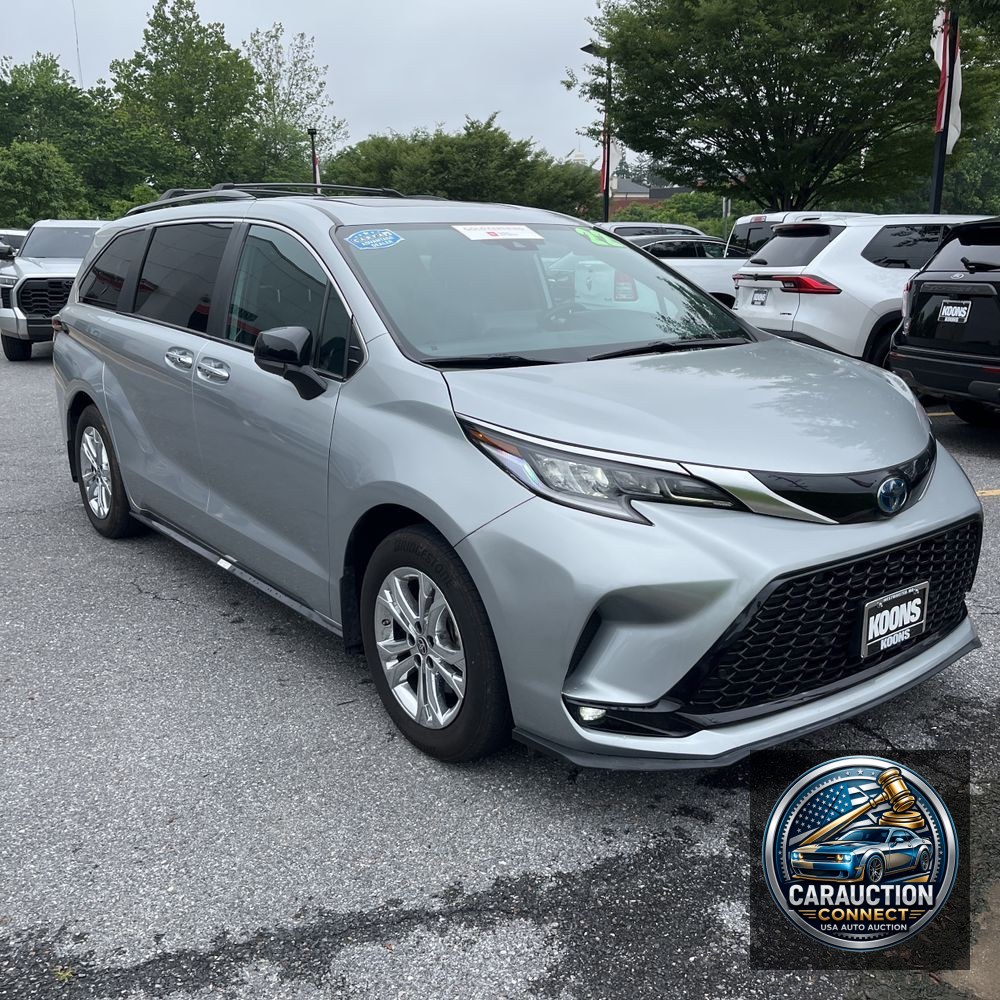 2022 Toyota Sienna XSE 7-Passenger