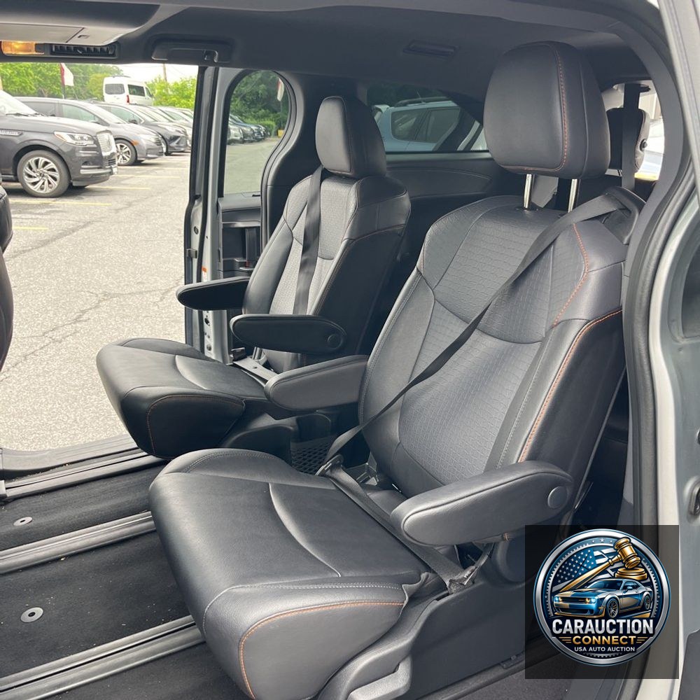 2022 Toyota Sienna XSE 7-Passenger