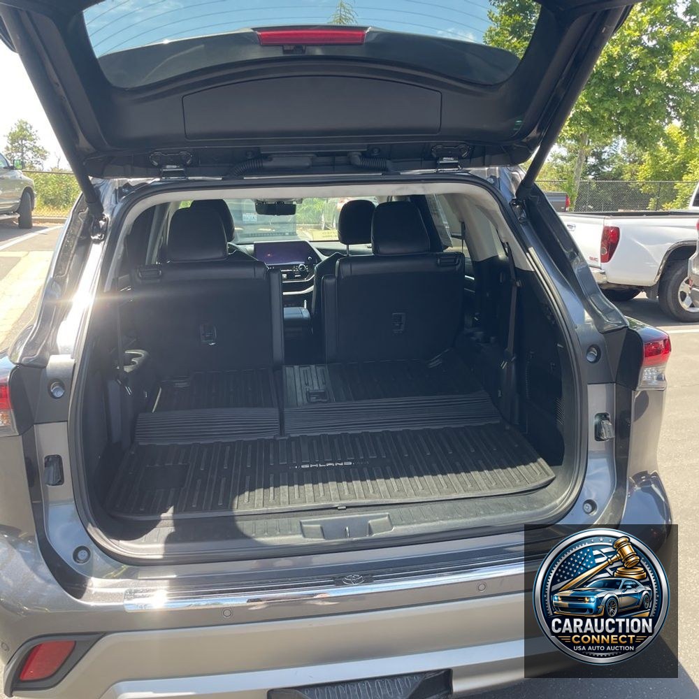 2024 Toyota Highlander Hybrid Platinum