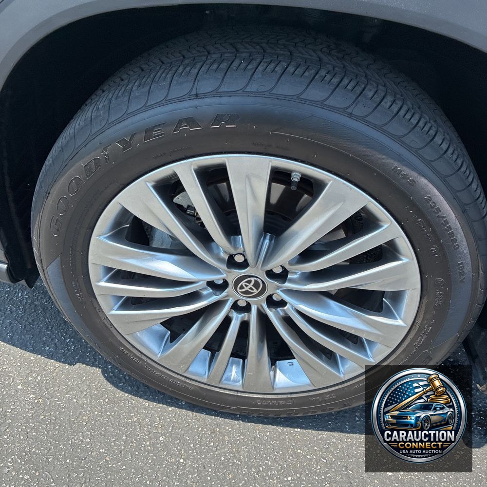 2024 Toyota Highlander Hybrid Platinum