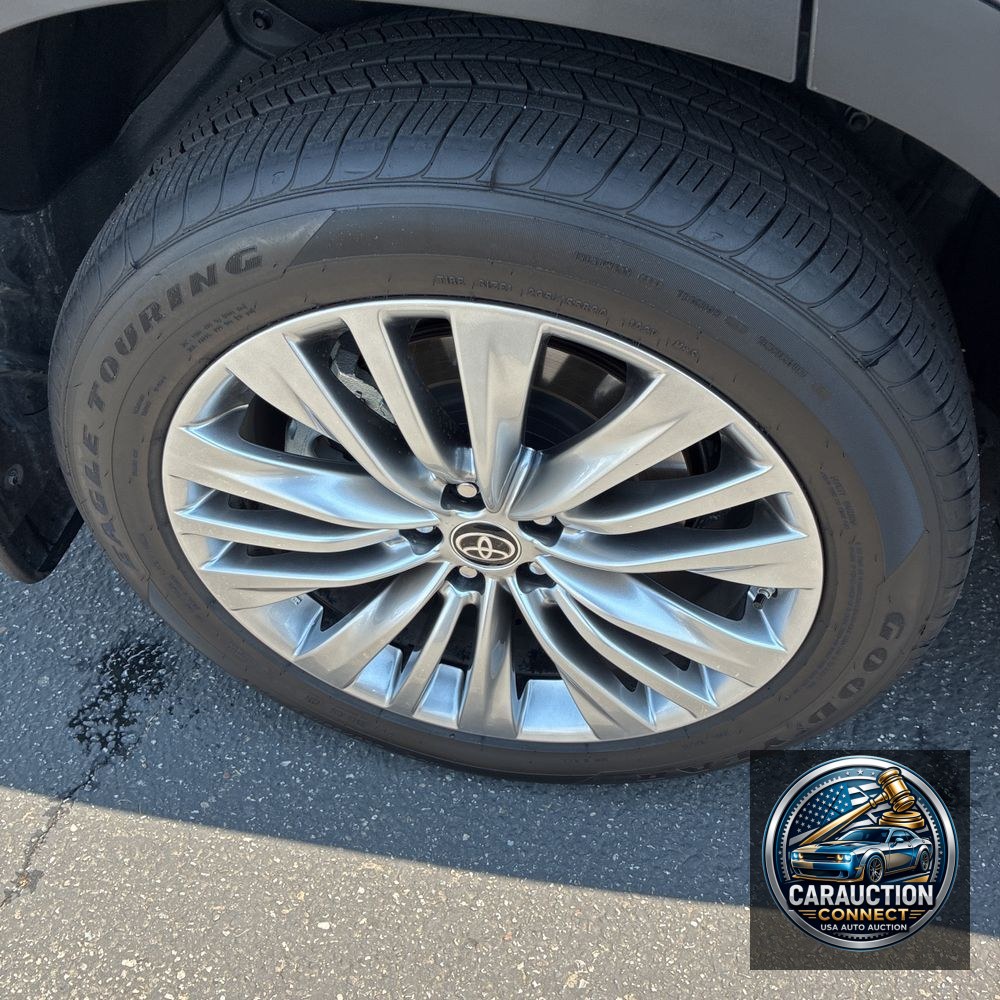 2024 Toyota Highlander Hybrid Platinum