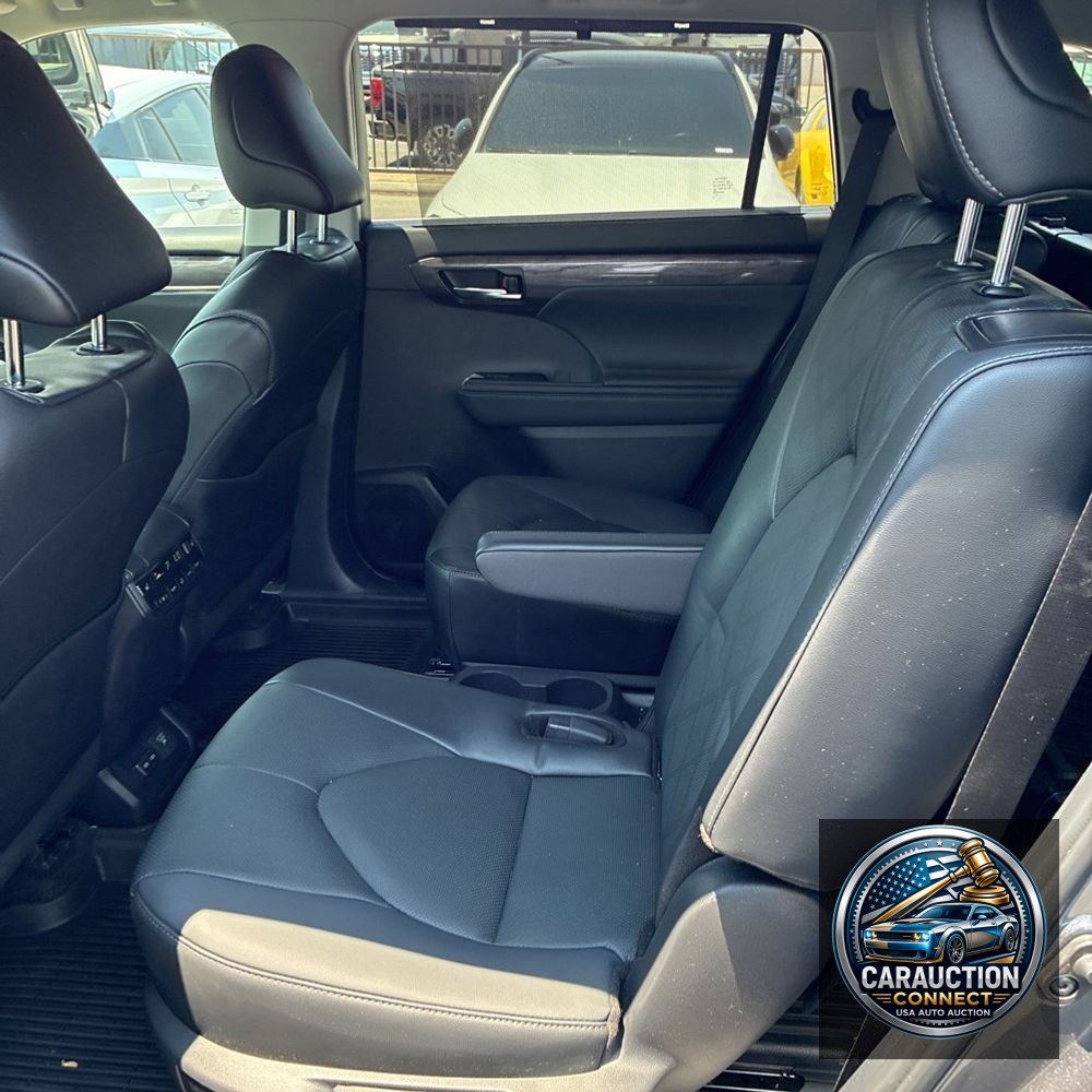 2024 Toyota Highlander Hybrid Platinum