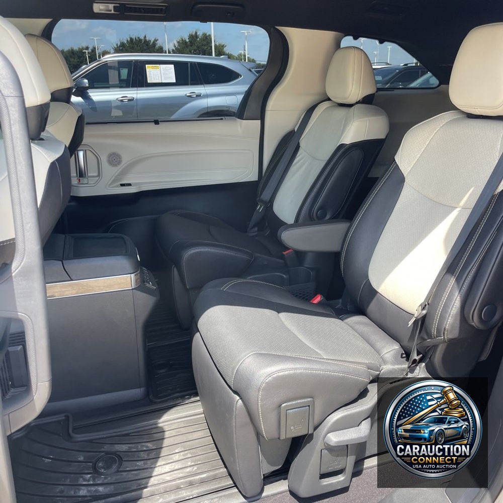2025 Toyota Sienna Platinum 7-Passenger
