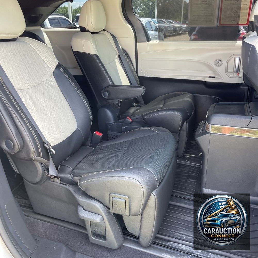 2025 Toyota Sienna Platinum 7-Passenger