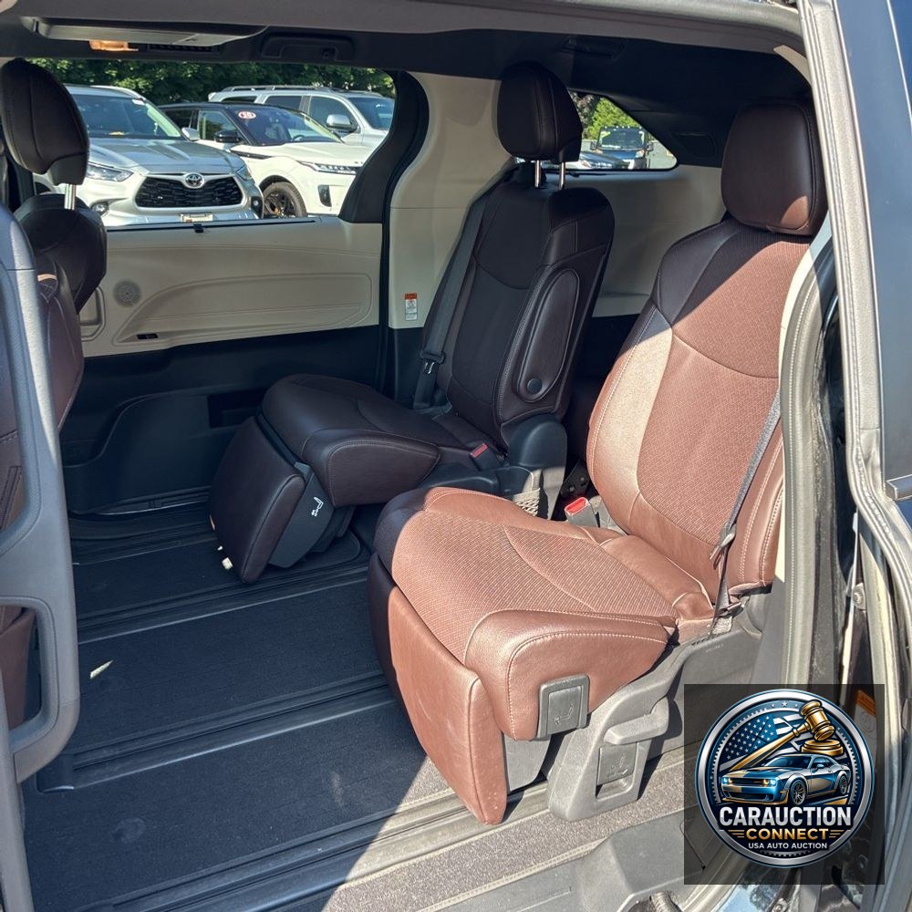 2022 Toyota Sienna Platinum 7-Passenger