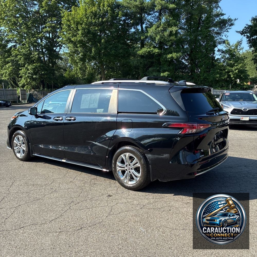 2022 Toyota Sienna Platinum 7-Passenger