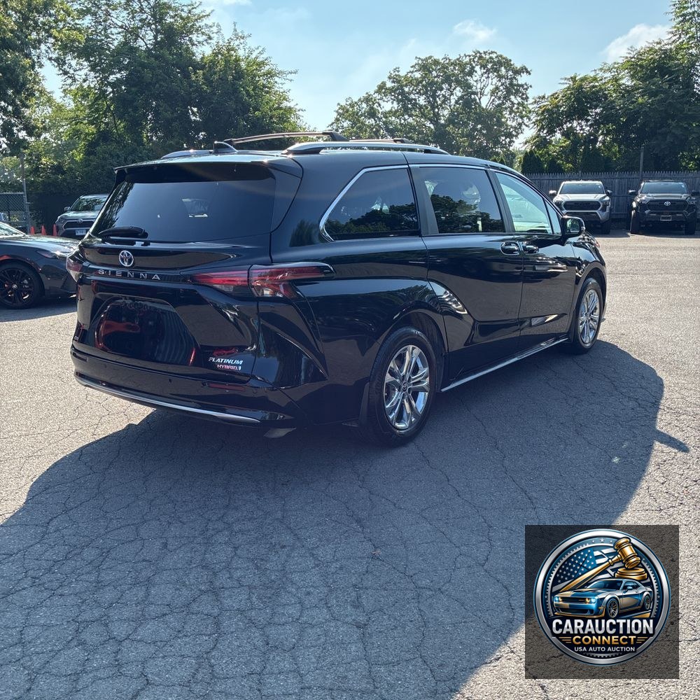 2022 Toyota Sienna Platinum 7-Passenger