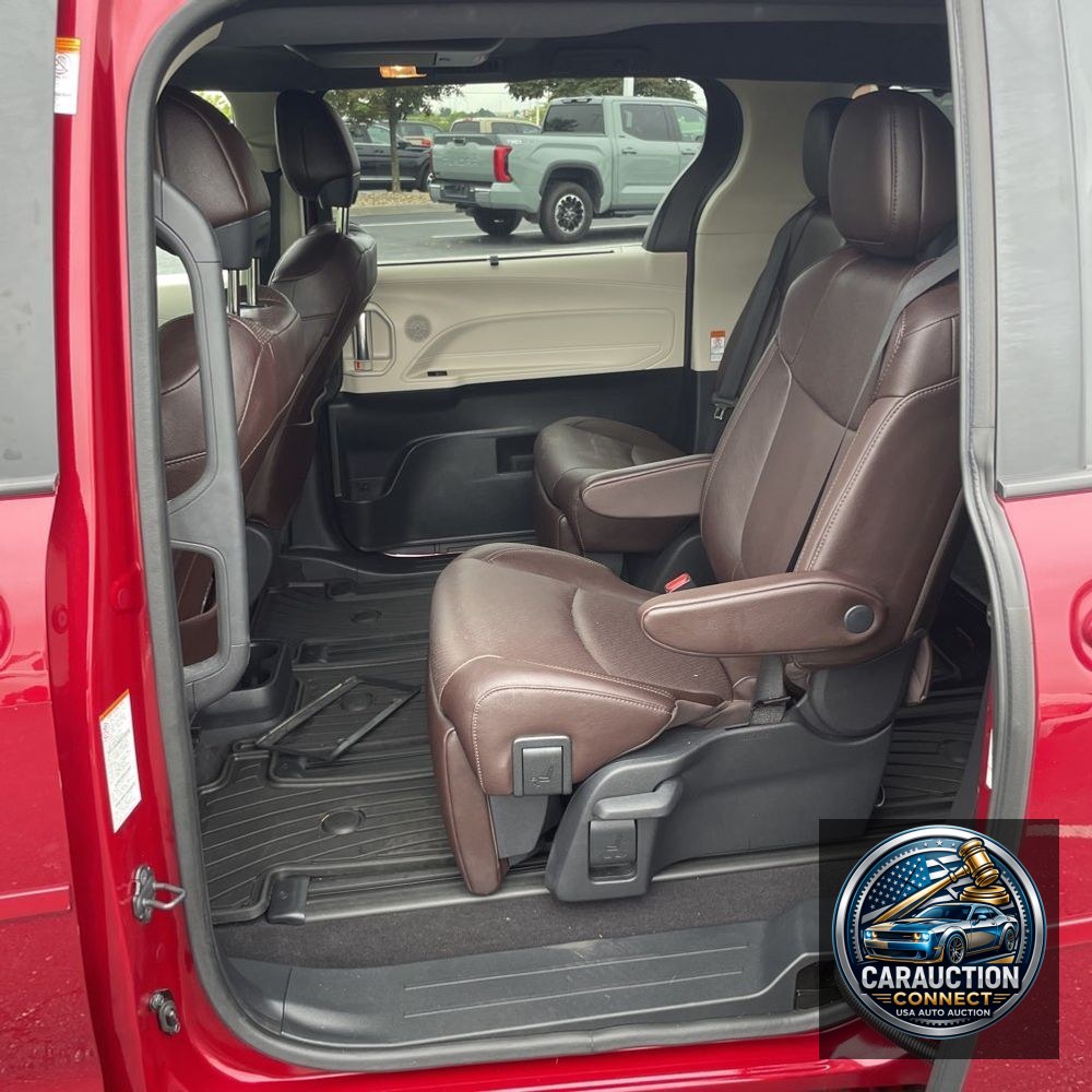 2022 Toyota Sienna Platinum 7-Passenger