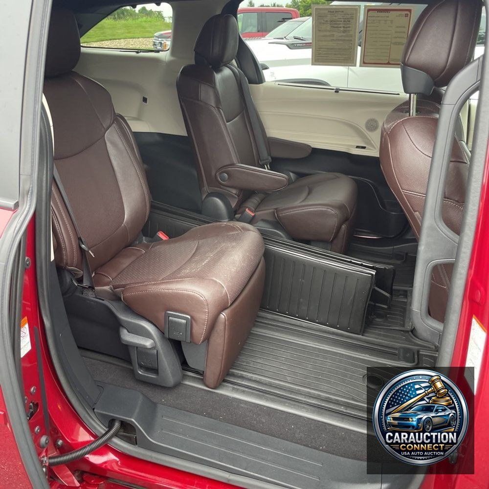 2022 Toyota Sienna Platinum 7-Passenger
