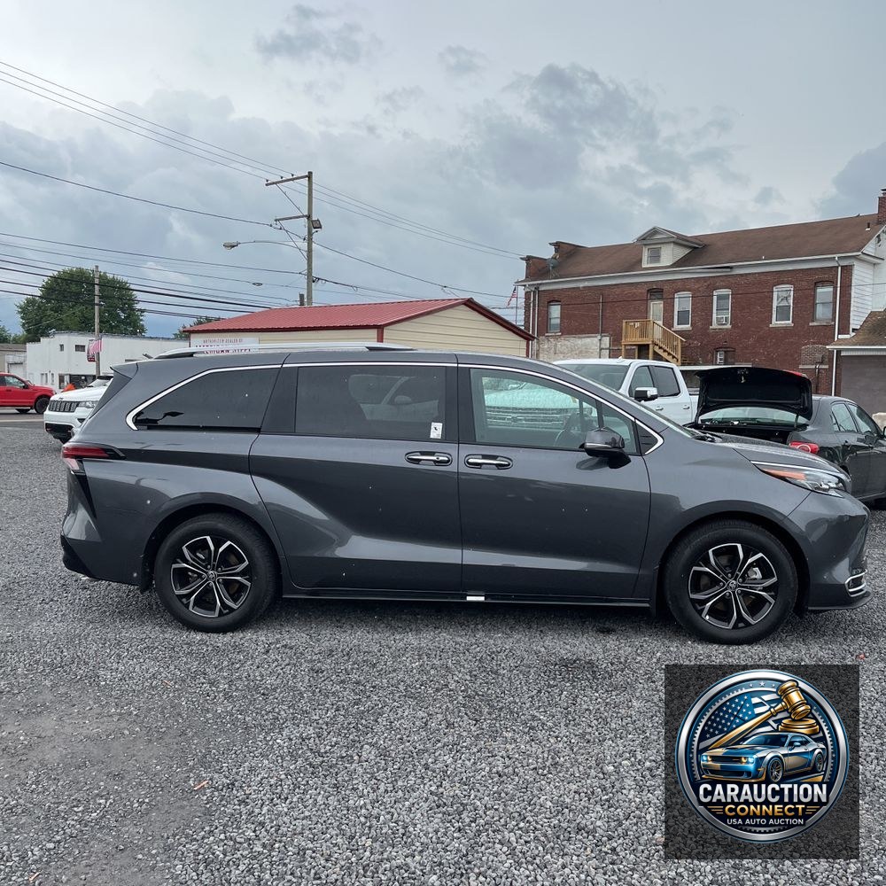 2025 Toyota Sienna Platinum 7-Passenger