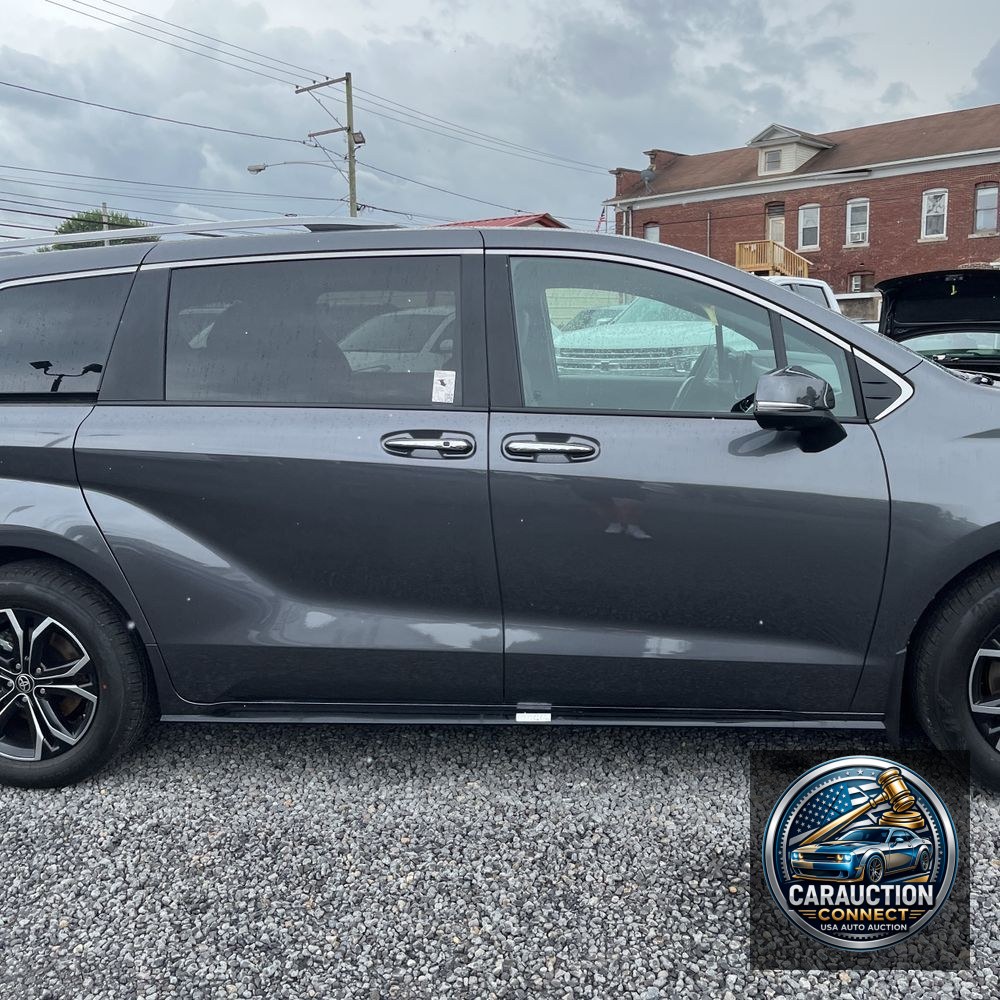 2025 Toyota Sienna Platinum 7-Passenger