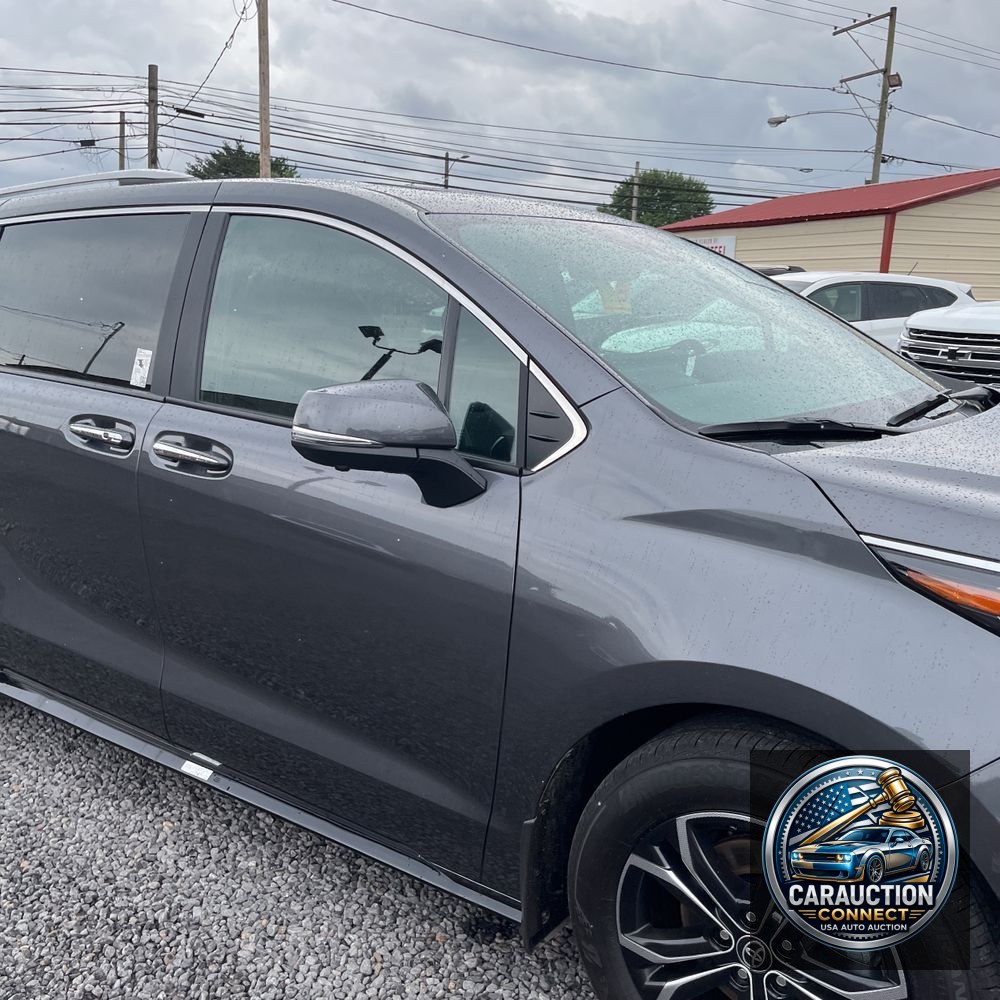 2025 Toyota Sienna Platinum 7-Passenger