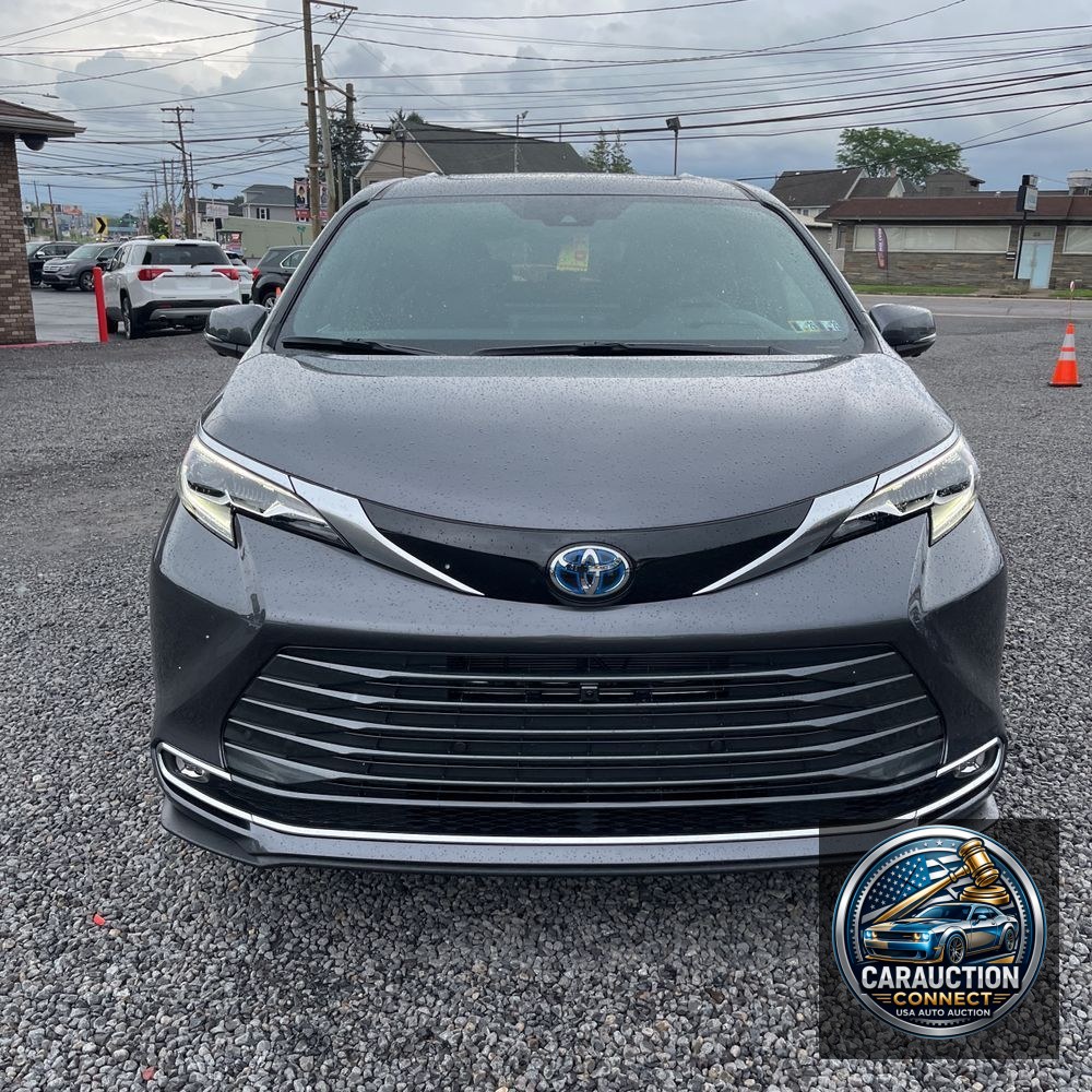 2025 Toyota Sienna Platinum 7-Passenger