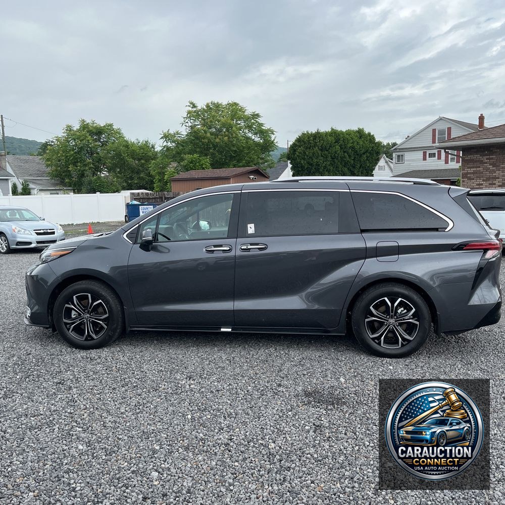 2025 Toyota Sienna Platinum 7-Passenger