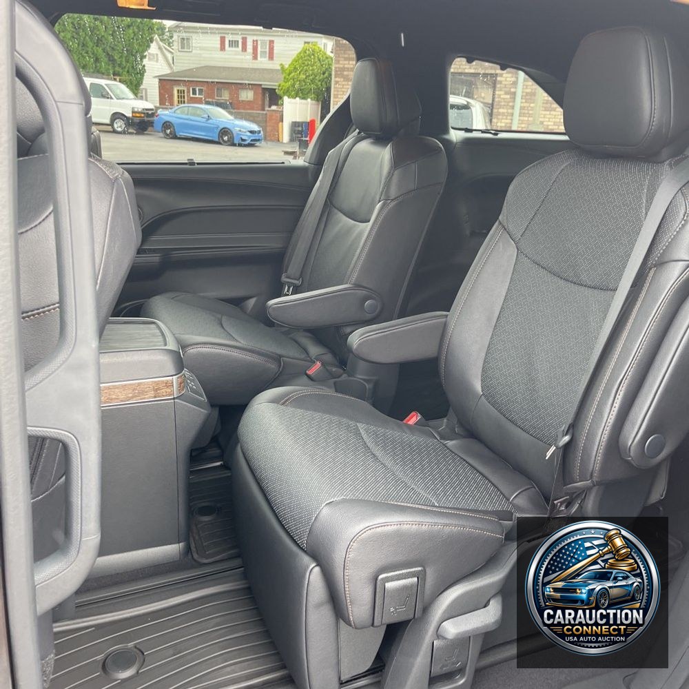 2025 Toyota Sienna Platinum 7-Passenger