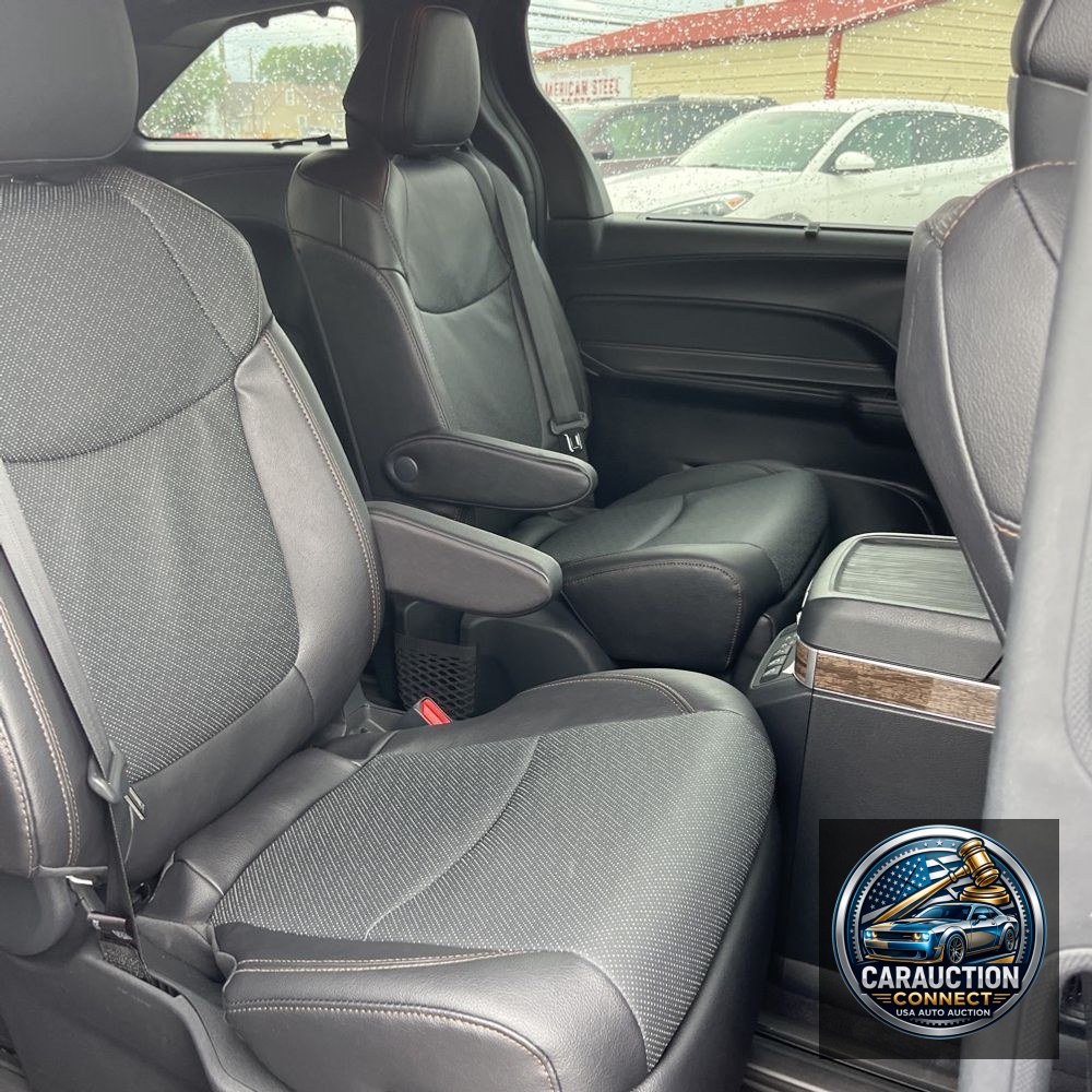 2025 Toyota Sienna Platinum 7-Passenger