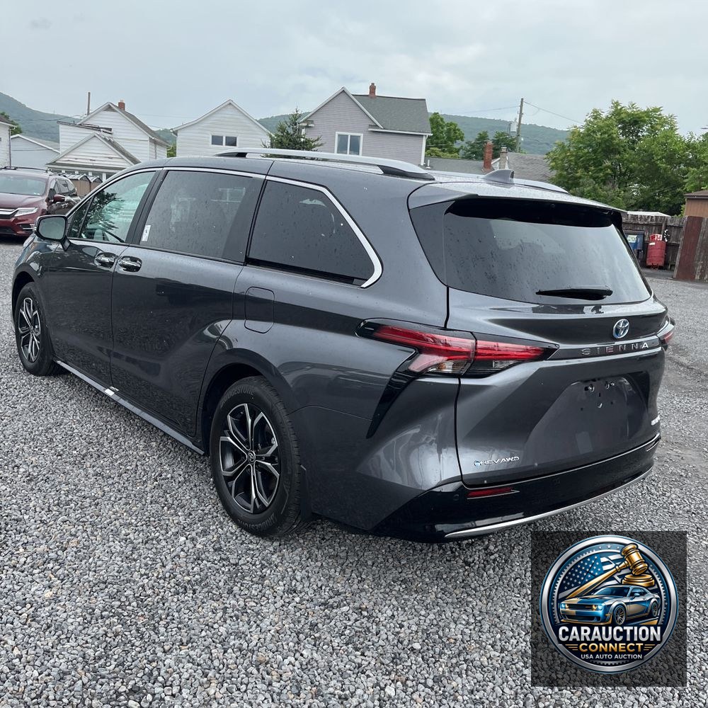 2025 Toyota Sienna Platinum 7-Passenger