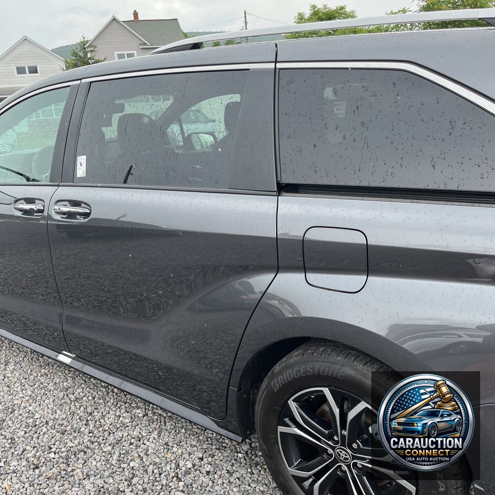 2025 Toyota Sienna Platinum 7-Passenger