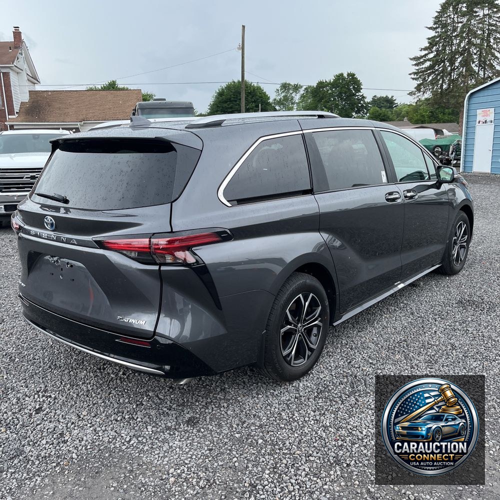 2025 Toyota Sienna Platinum 7-Passenger