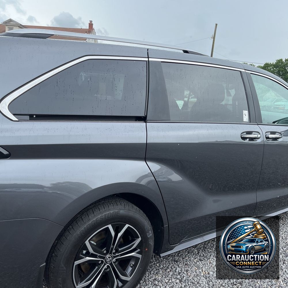 2025 Toyota Sienna Platinum 7-Passenger