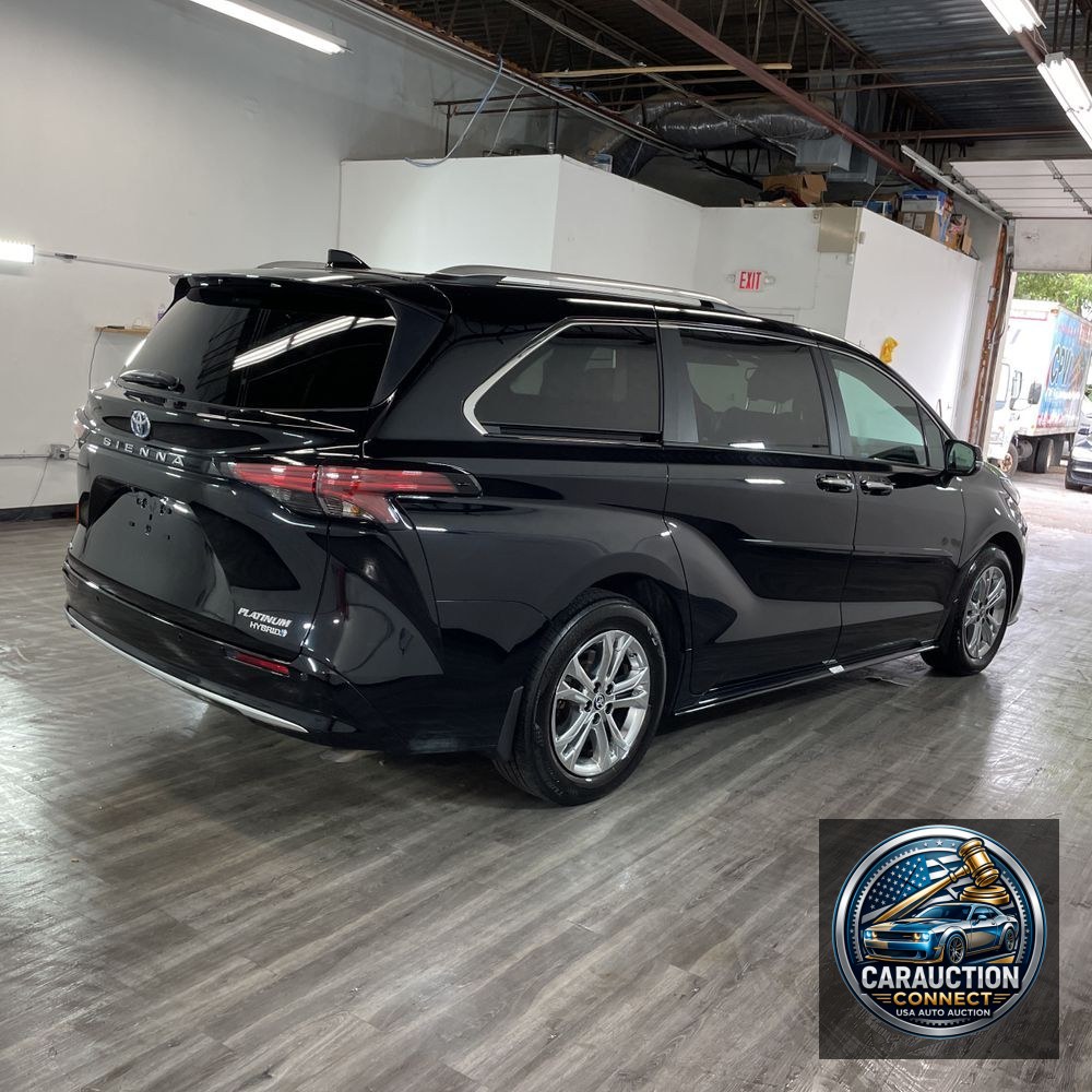 2023 Toyota Sienna Platinum 7-Passenger