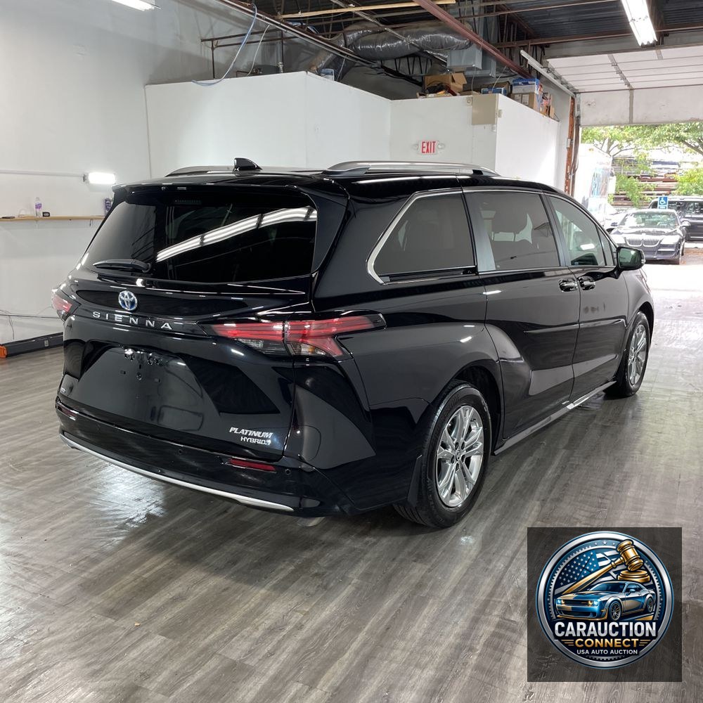 2023 Toyota Sienna Platinum 7-Passenger