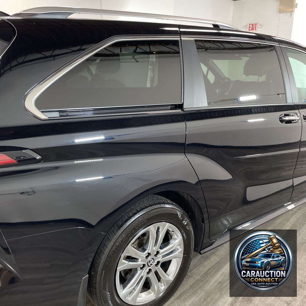 2023 Toyota Sienna Platinum 7-Passenger
