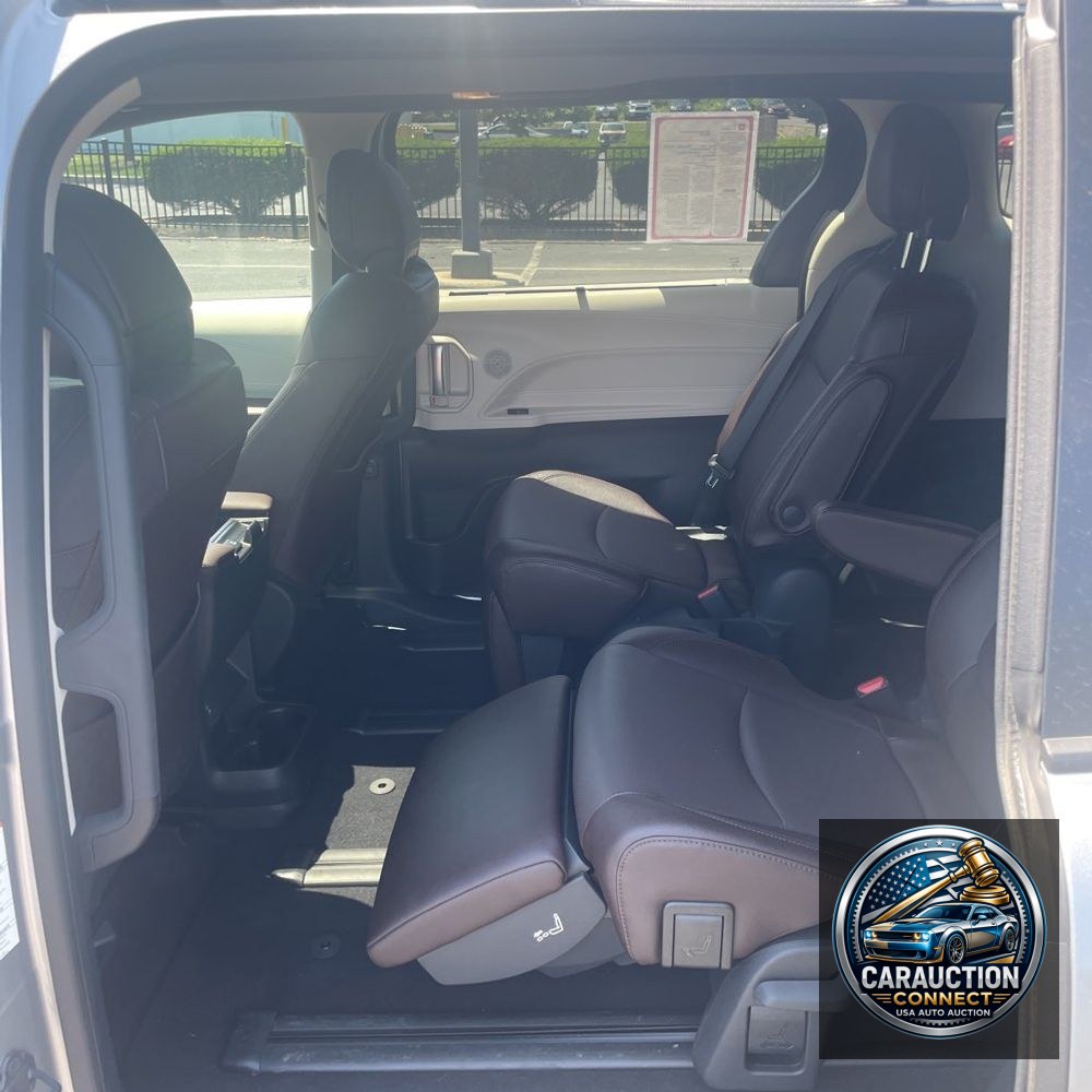 2024 Toyota Sienna Platinum 7-Passenger