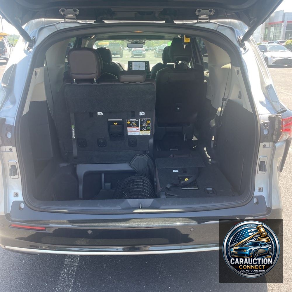 2024 Toyota Sienna Platinum 7-Passenger