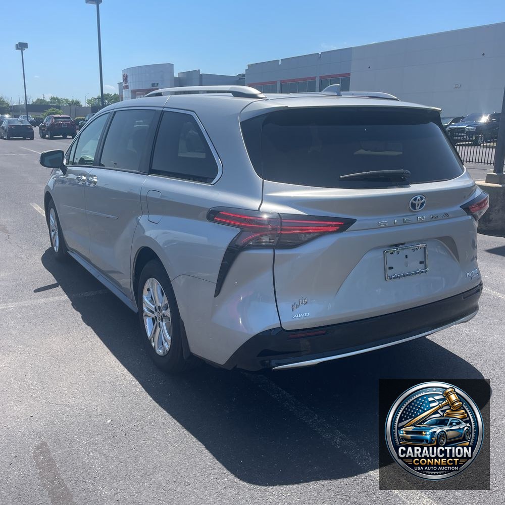2024 Toyota Sienna Platinum 7-Passenger