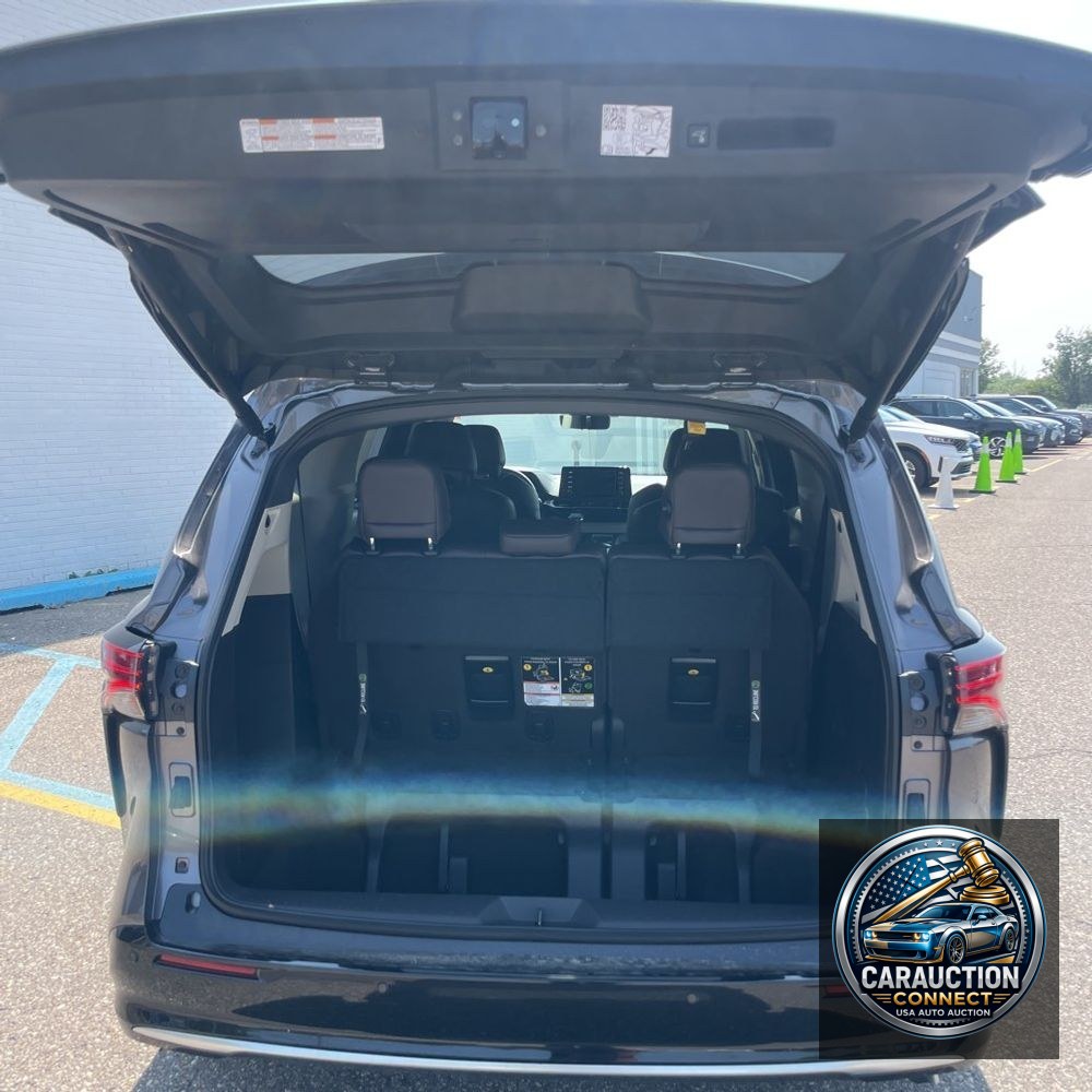 2024 Toyota Sienna Platinum 7-Passenger
