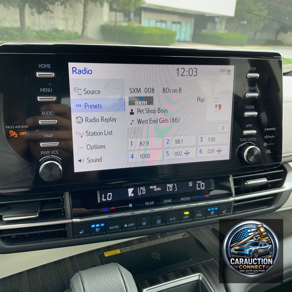 2023 Toyota Sienna Platinum 7-Passenger