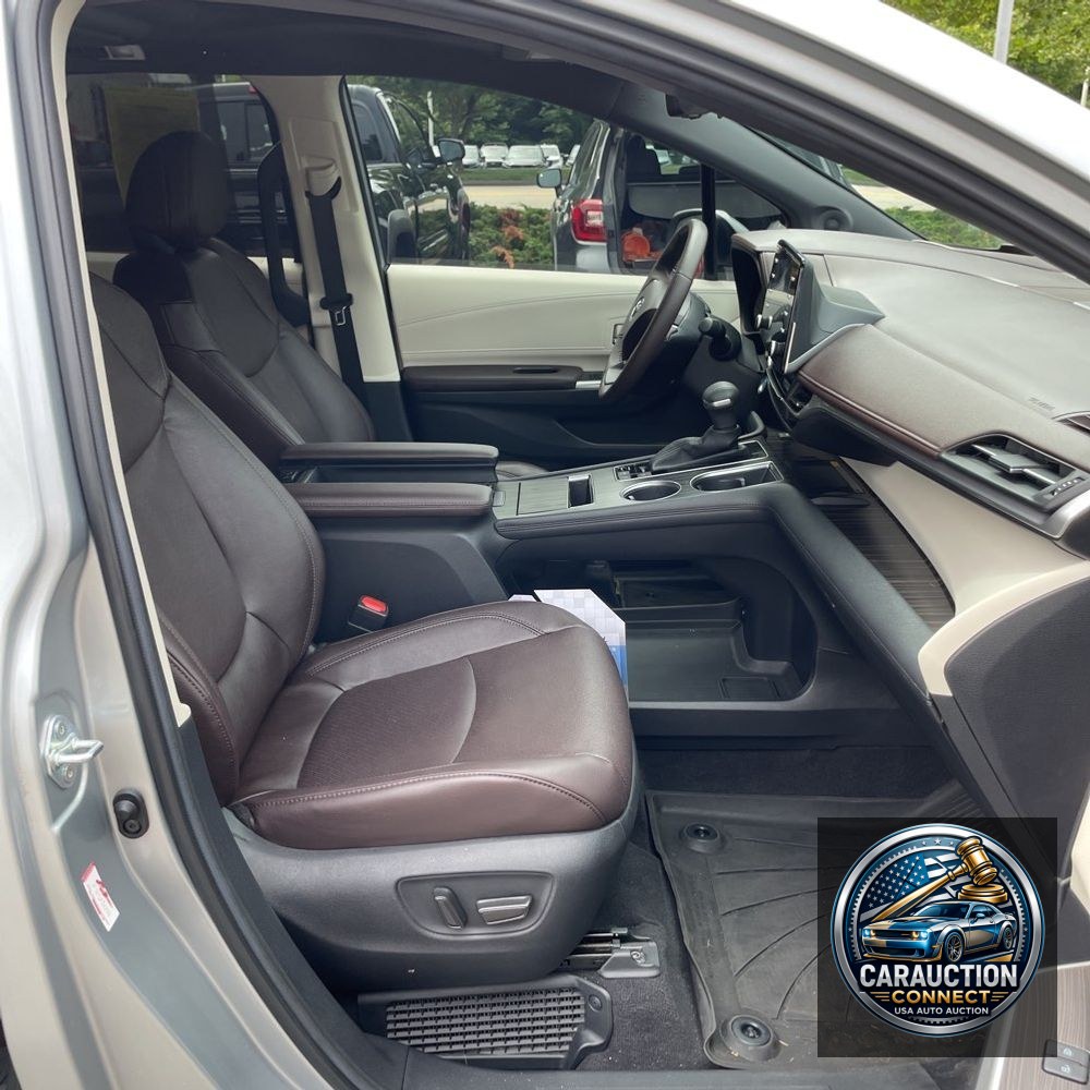 2023 Toyota Sienna Platinum 7-Passenger
